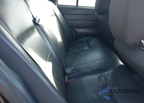 2011 Ford Crown Victoria Police Interceptor z USA, uszkodzony, nr VIN 2FABP7BV7BX162613